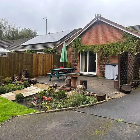 Chestnut Lodge Annex Bridgend  Exterior photo